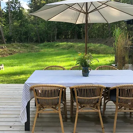 Elegant New On Quiet Woodland Site *