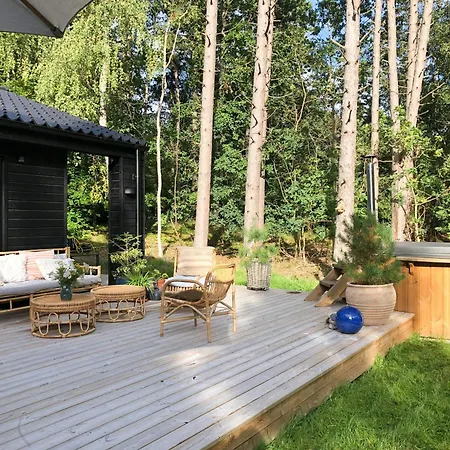 Elegant New On Quiet Woodland Site