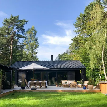 別荘 Elegant New On Quiet Woodland Site Nykøbing Sjælland